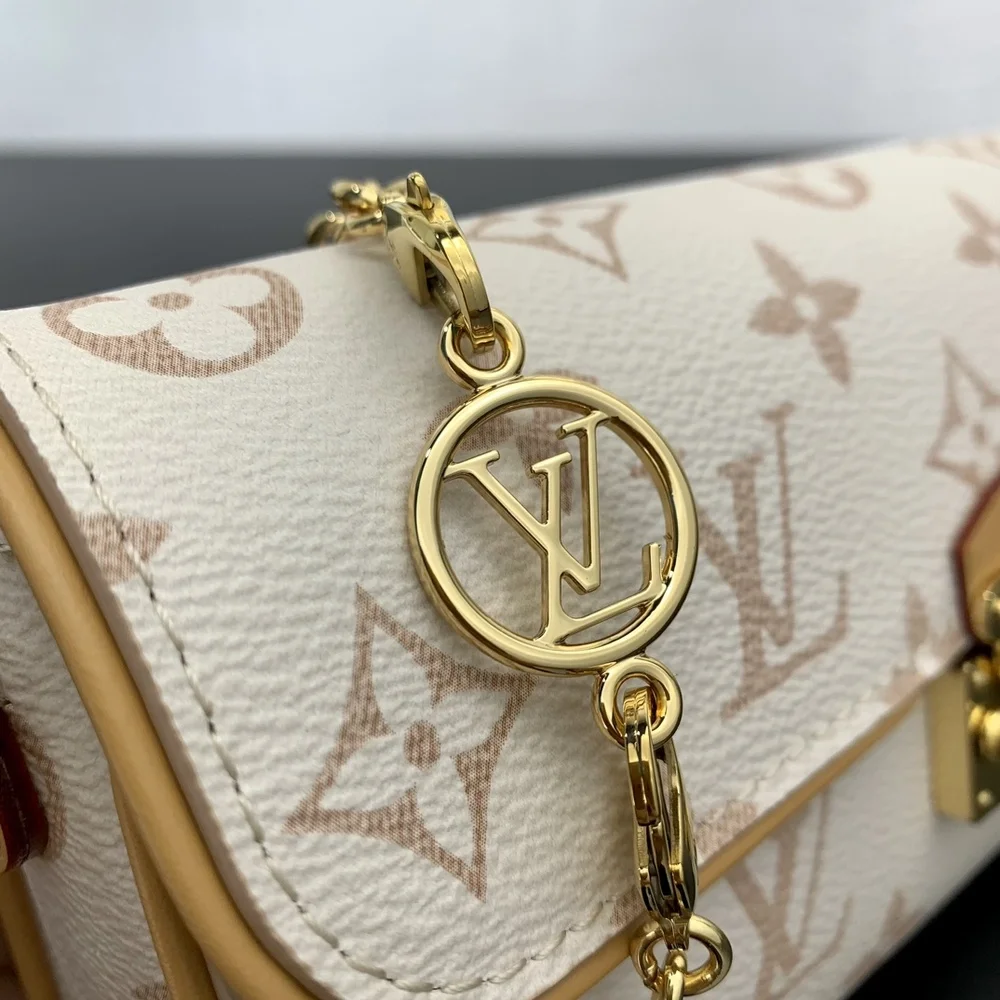 Louis Vuitton Pochette Camille